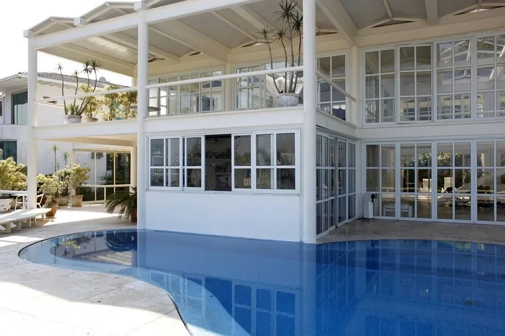 Exterior photo 3