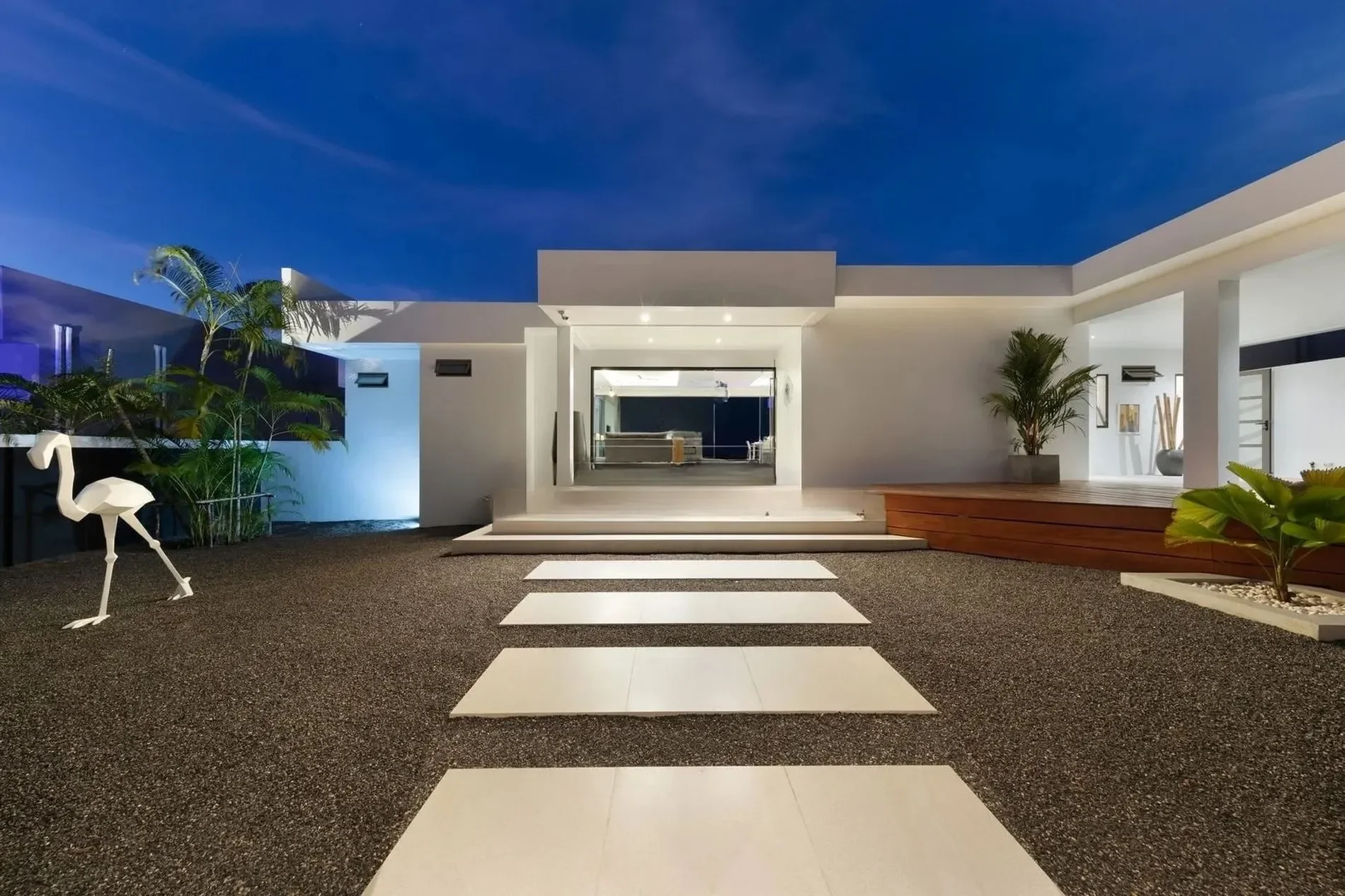 Exterior photo 4
