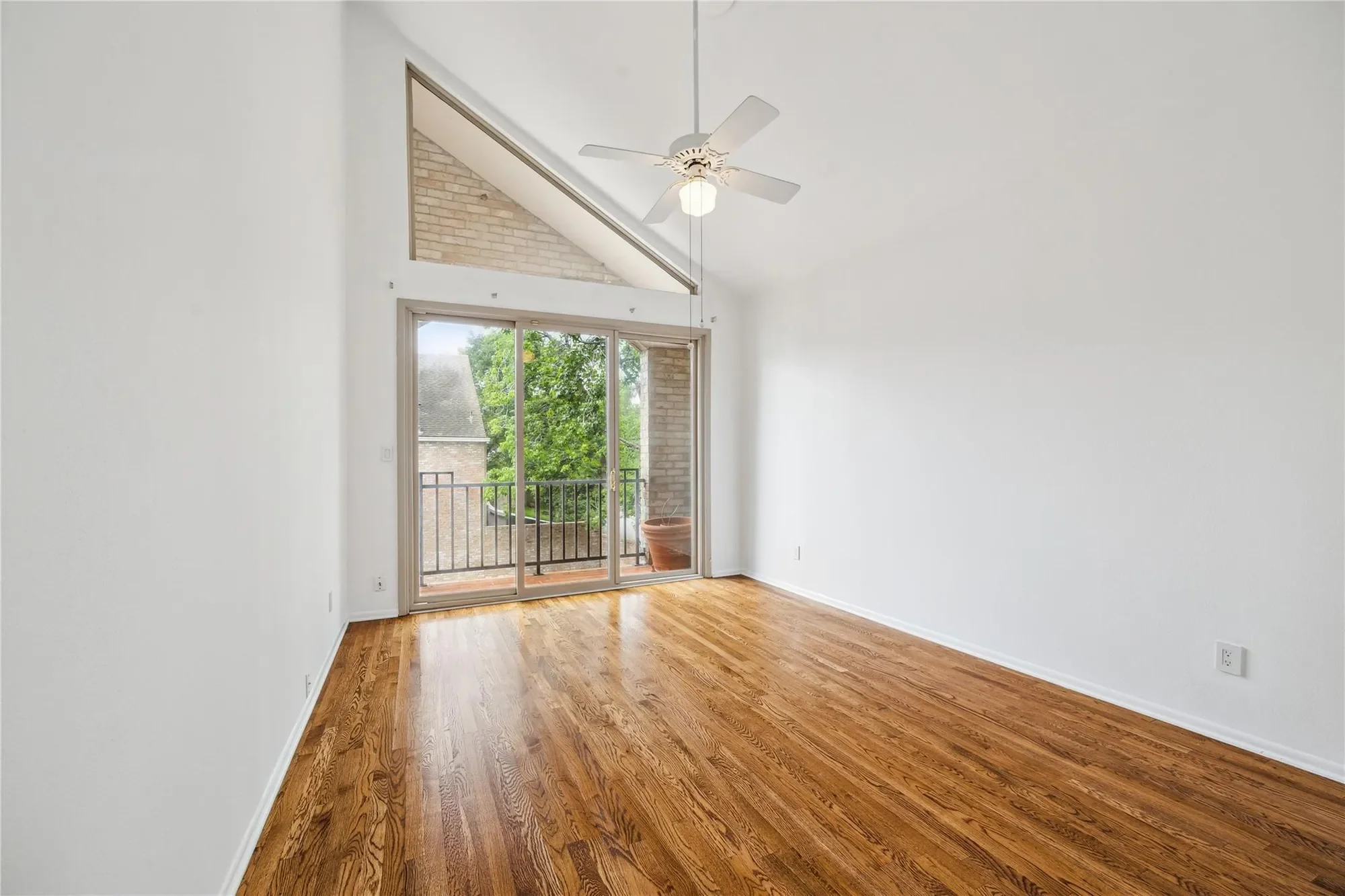 4 River Hollow Lane, Houston, Texas, United States. - Photo 16