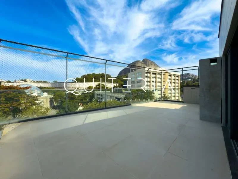 Exterior photo 3