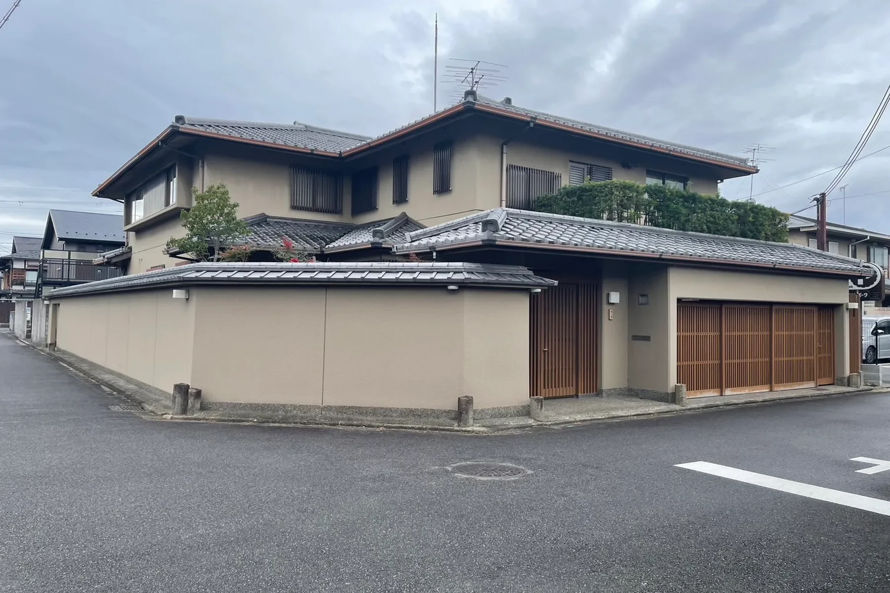 Exterior photo 2