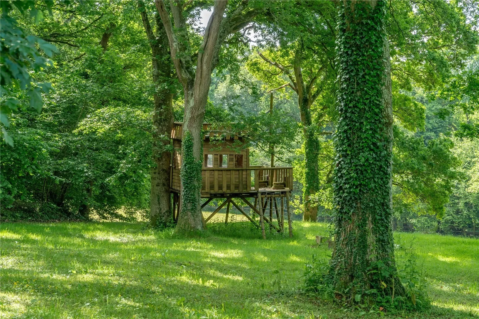 Exterior photo 8