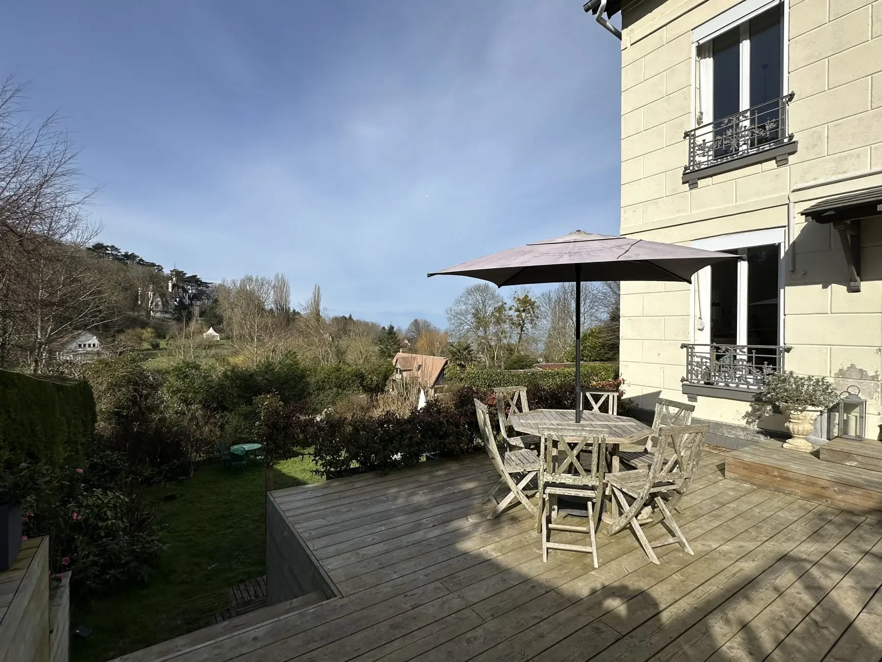 Exterior photo 6
