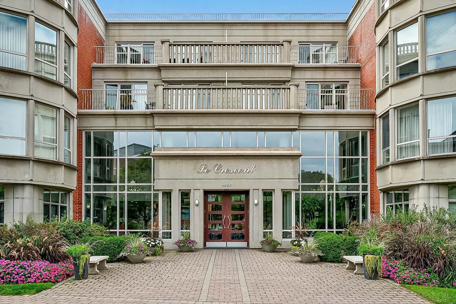 Exterior photo 3