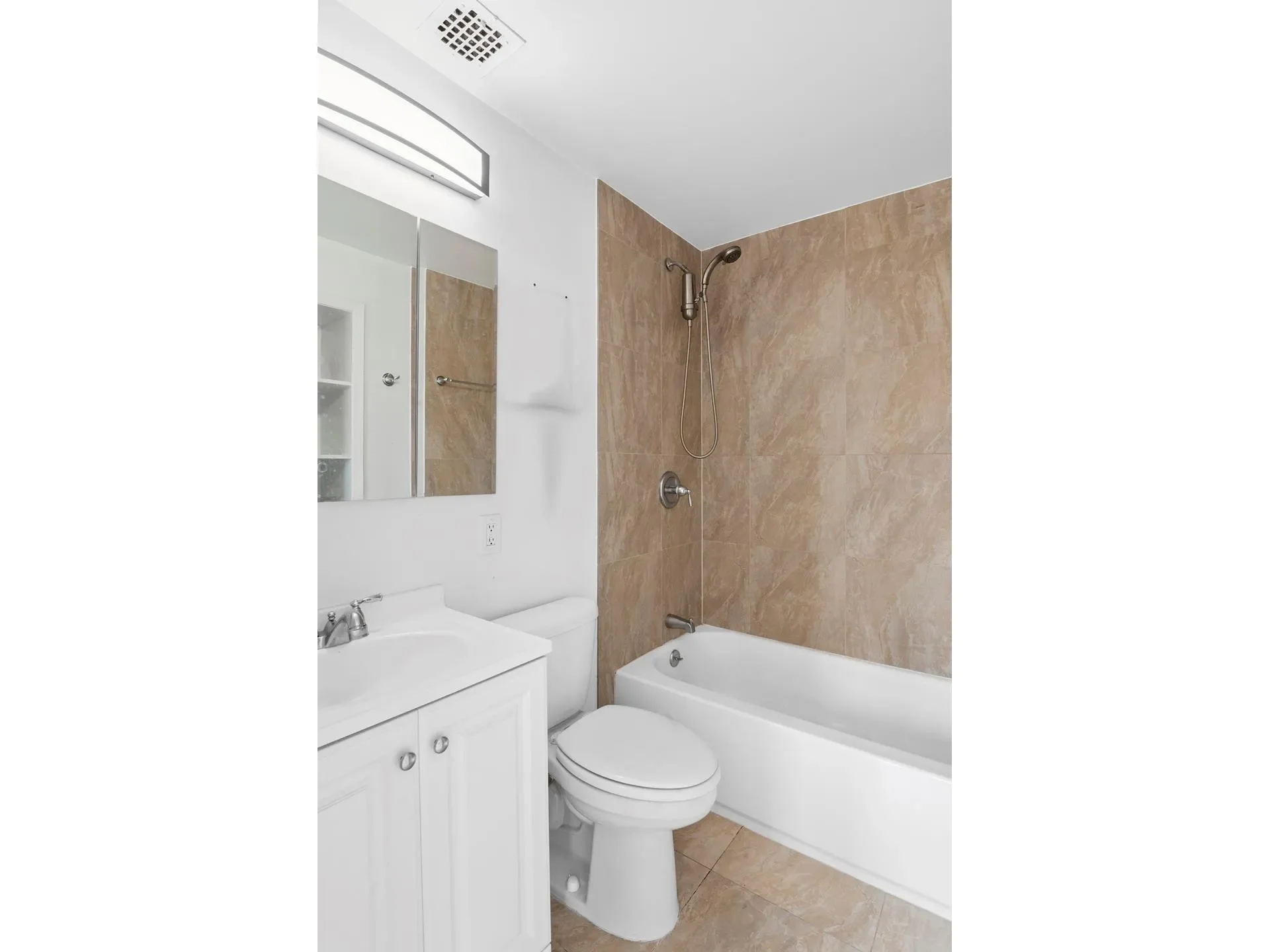 THE WALTON, 104 W 70TH ST, New York, New York, United States. - Photo 2