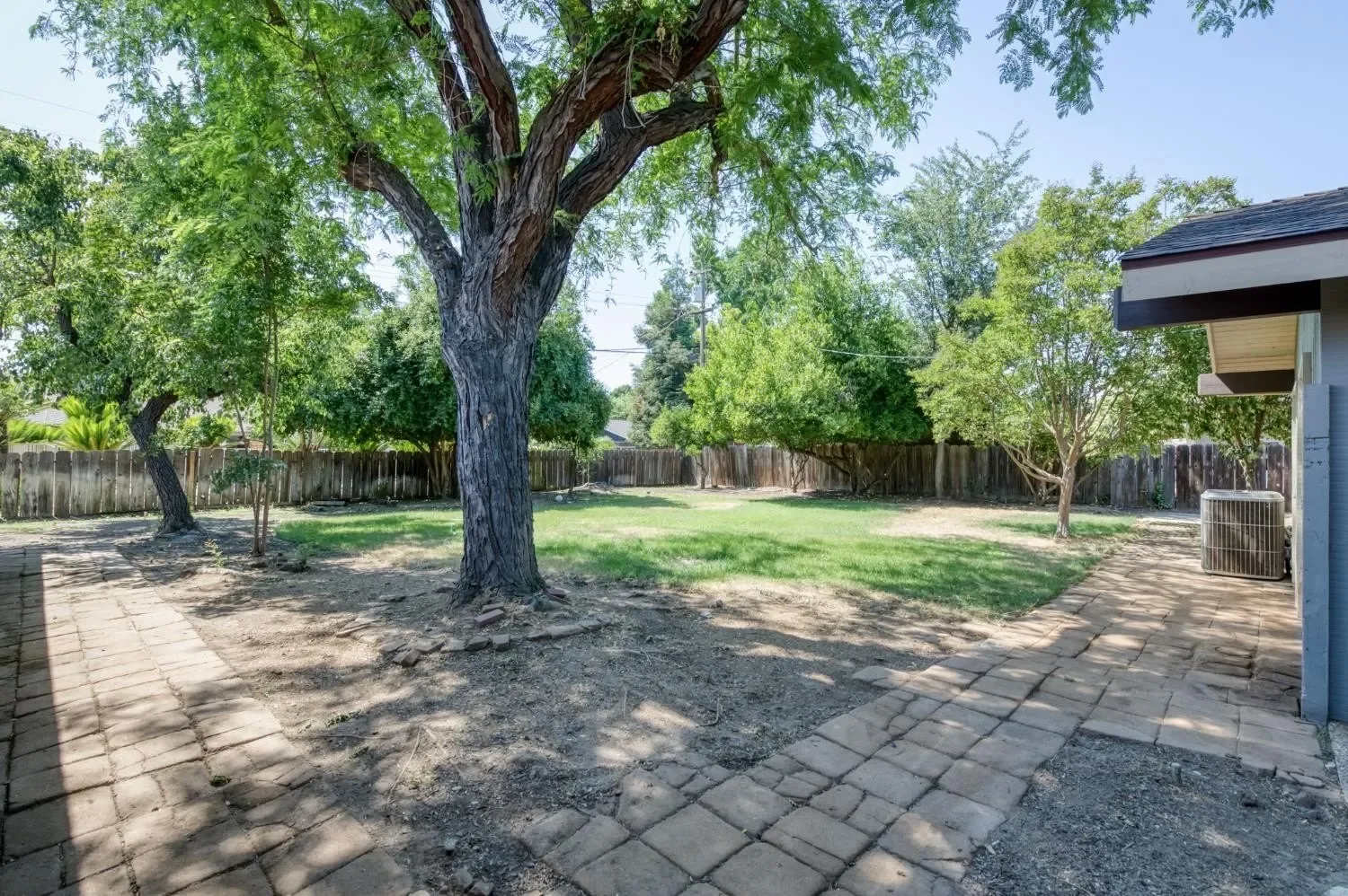 1904 Fairway Avenue S, Fresno, CA 93727, Fresno, California, United States. - Photo 32