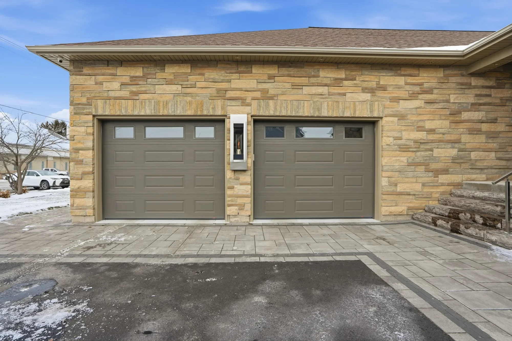 Exterior photo 6