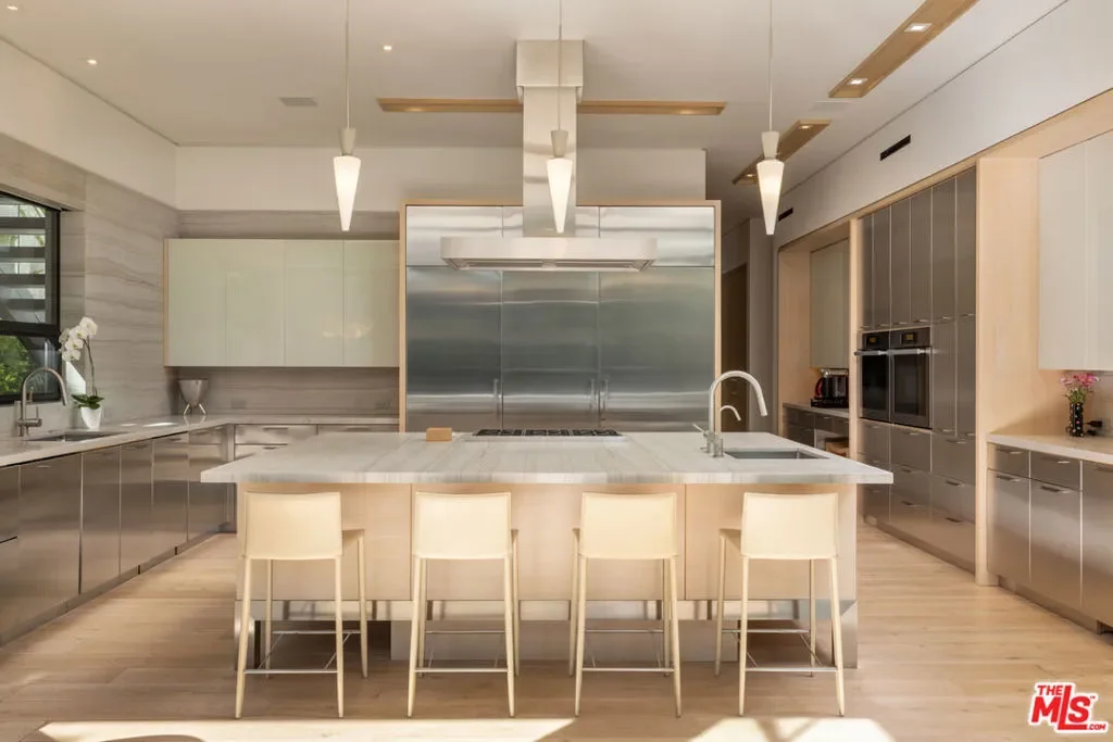 814 Toulon Drive, Los Angeles, California, United States. - Photo 36