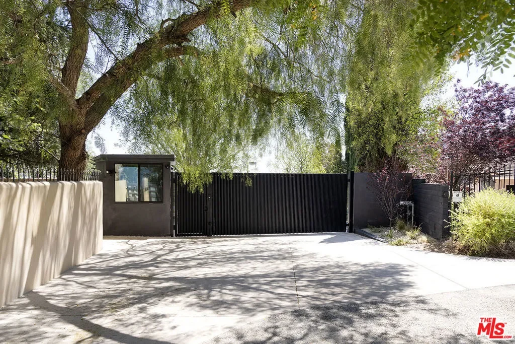 16401 Mulholland Drive, Los Angeles, California, United States. - Photo 9