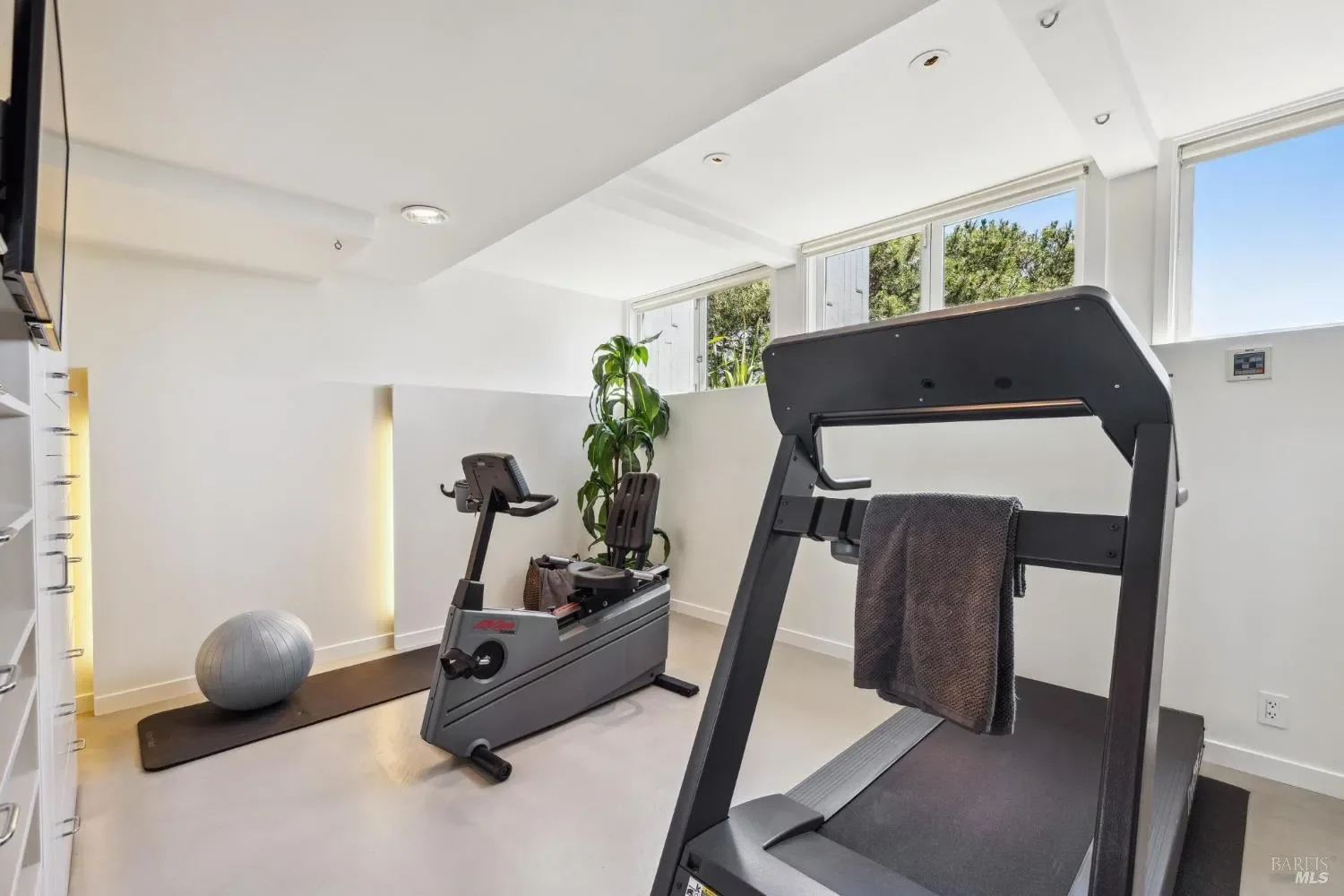 83 Mount Tiburon Road, Tiburon, California, United States. - Photo 15