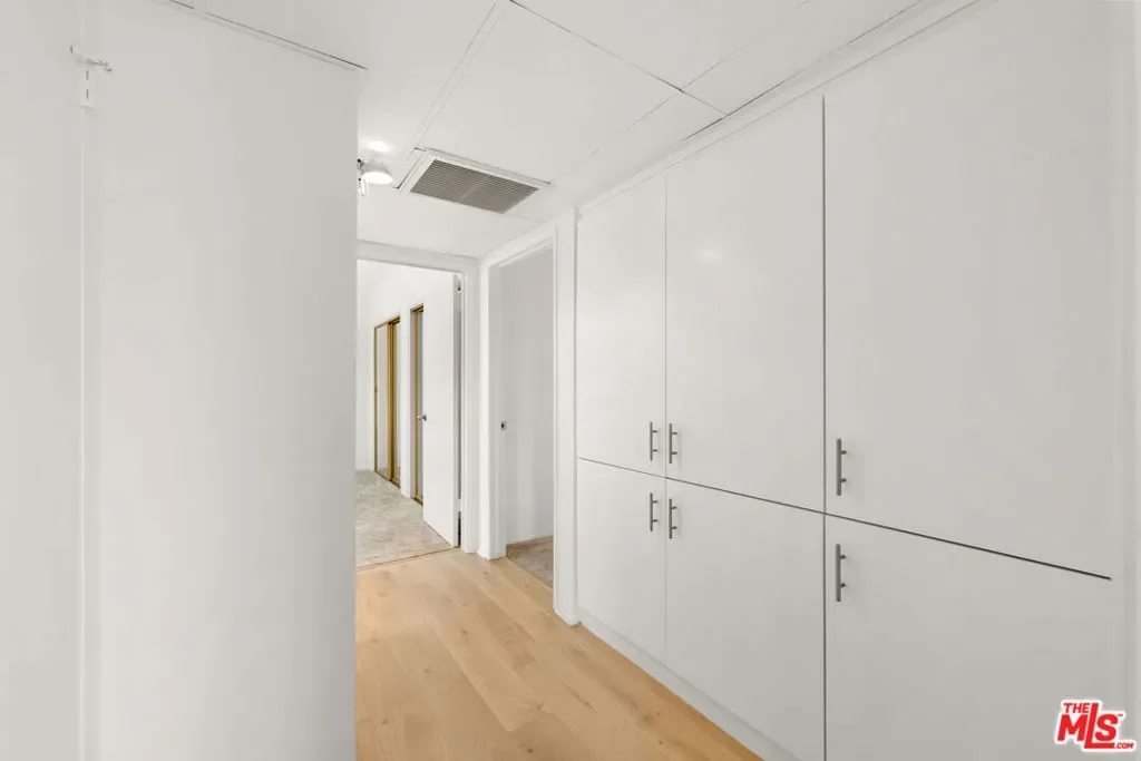 222 7th Street 301, Santa Monica, California, United States. - Photo 26