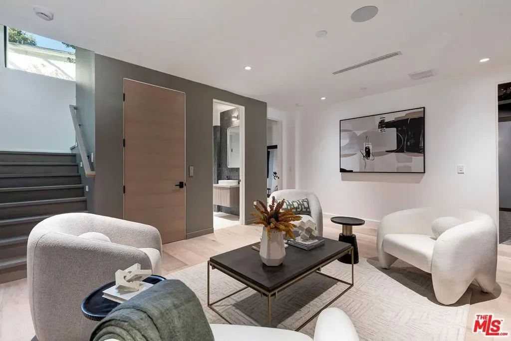 16879 Mooncrest Drive, Los Angeles, California, United States. - Photo 41