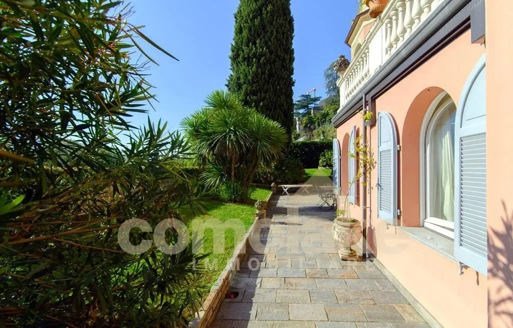 Exterior photo 3
