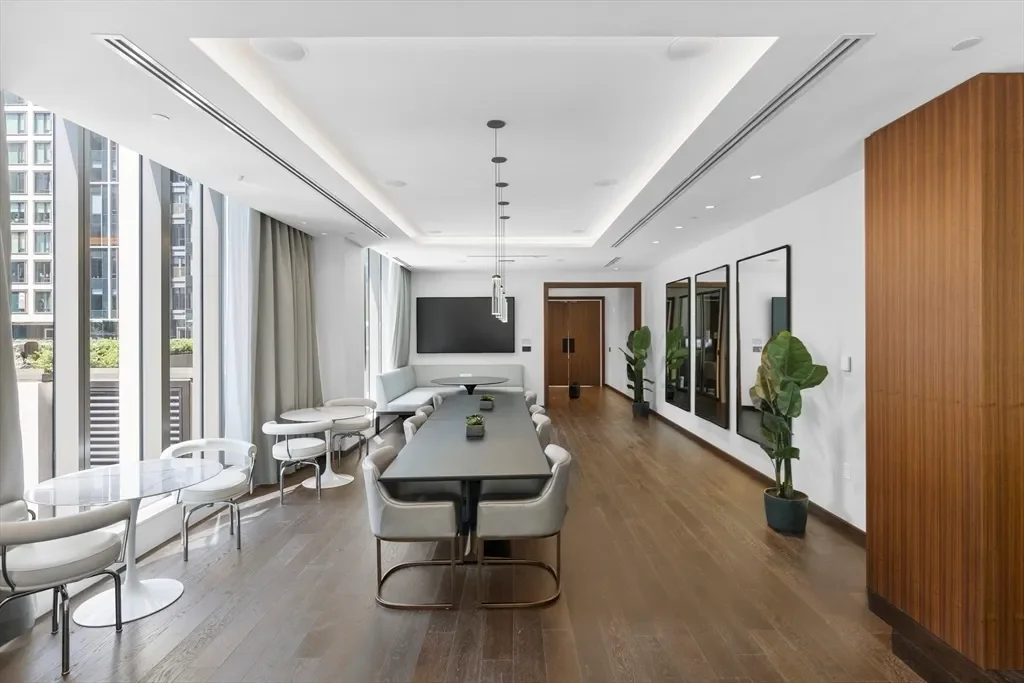135 Seaport, Boston, Massachusetts, United States. - Photo 22