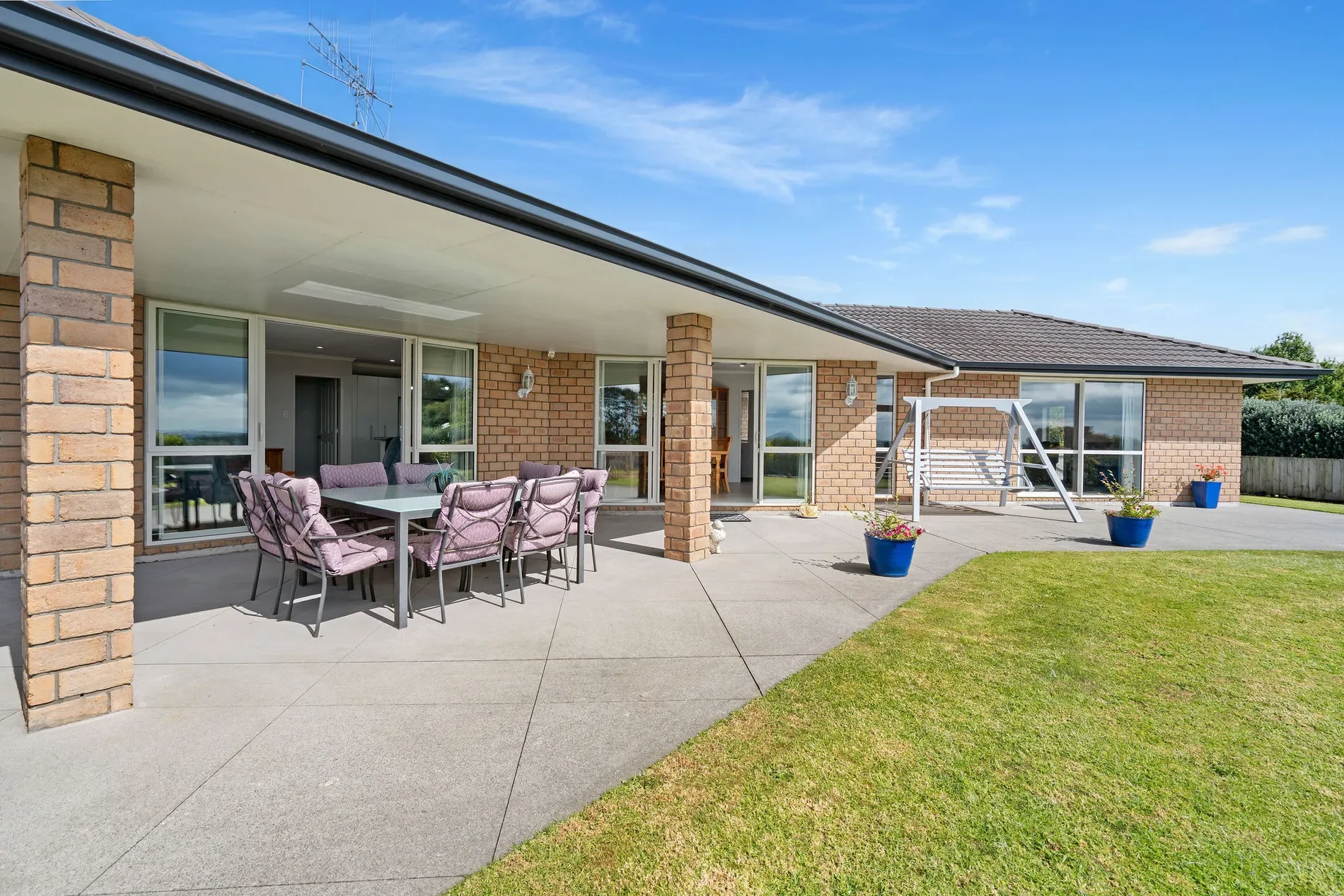 Exterior photo 3