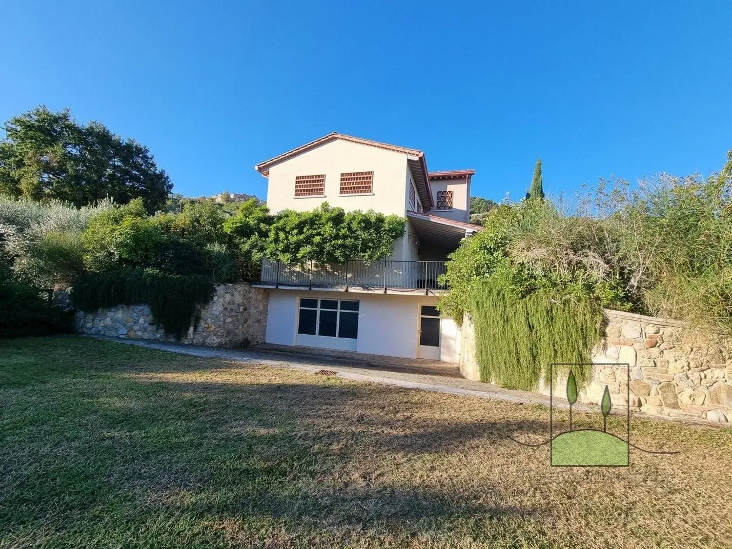 Exterior photo 10