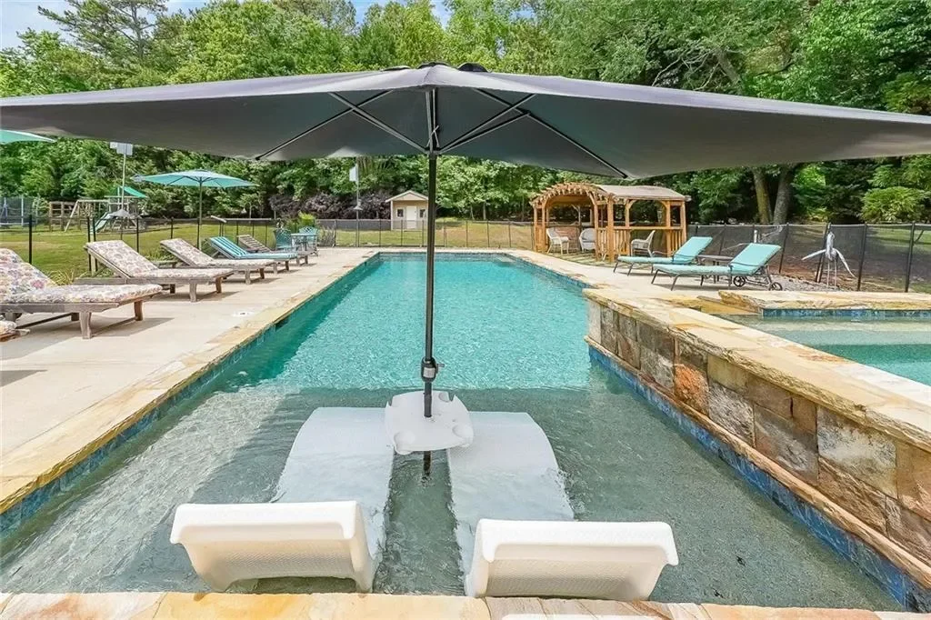 4135 Creekwood Drive, Cumming, Georgia, United States. - Hero Image
