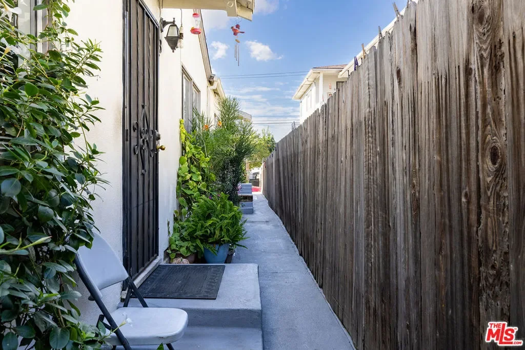 1974 Henderson Avenue, Signal Hill, California, United States. - Photo 5