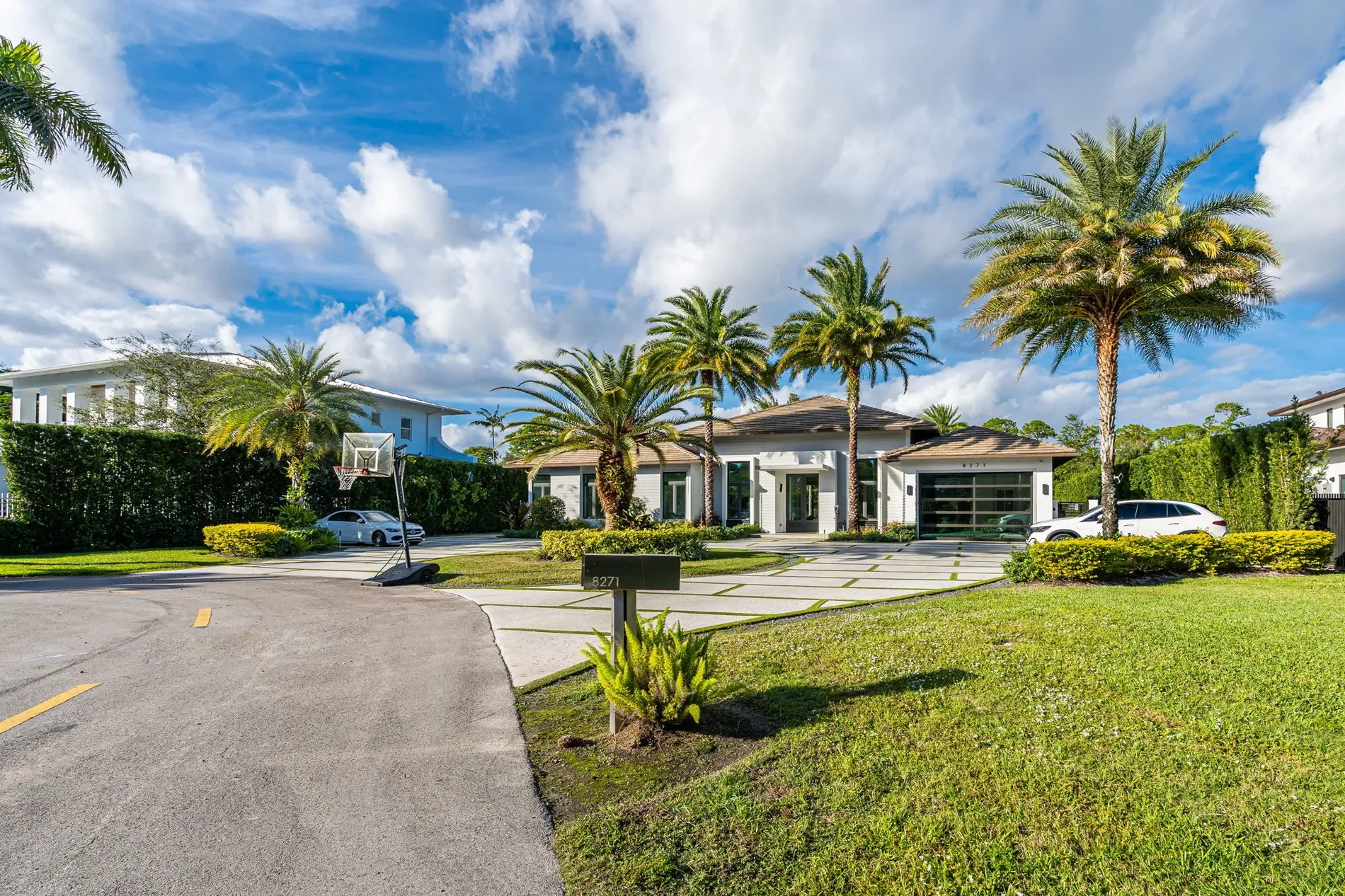 Exterior photo 5