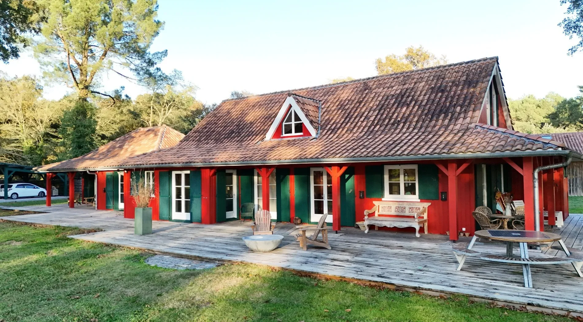 Exterior photo 3