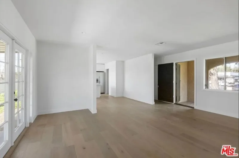 16130 Devonshire Street, Los Angeles, California, United States. - Photo 10