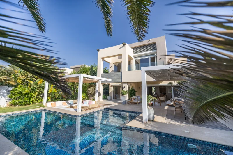 Hacienda White Villa With Pool