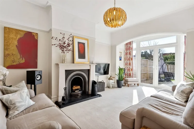 Courtlands Avenue, Hampton, England, United Kingdom. - Photo 3