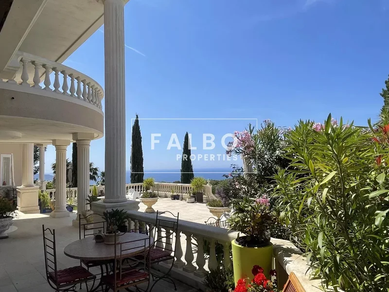 Off Market - Prestigious property with sea view La Ciotat