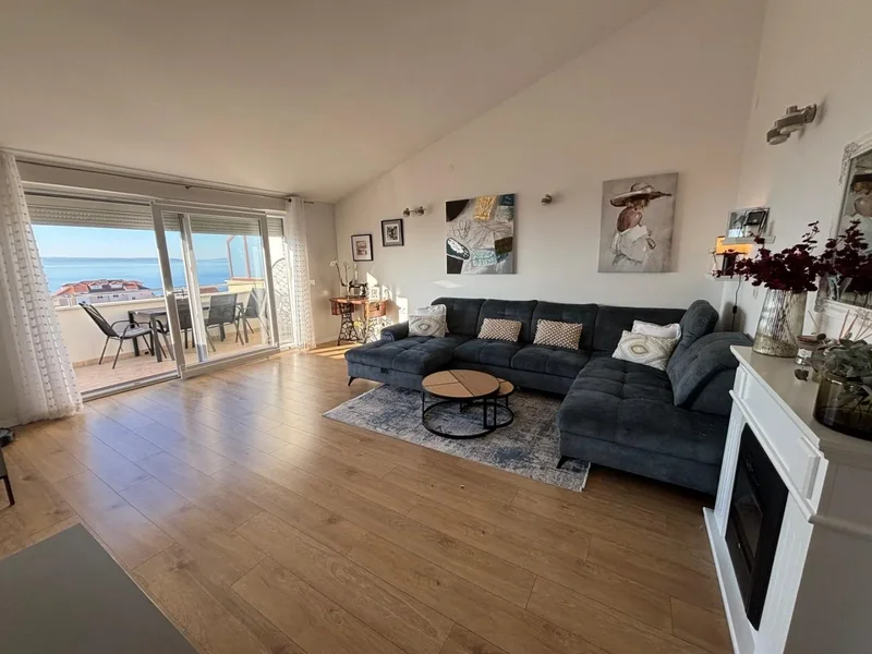 Luxury Renovated Penthouse with Open Sea View – Žnjan, Split