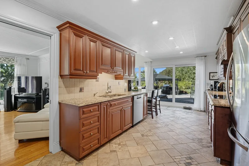 581 Rue Ernest-Choquette, Mont-Saint-Hilaire, Quebec, Canada. - Photo 49