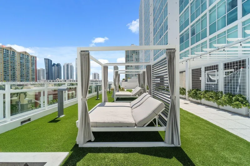 400 Sunny Isles Blvd 2008, Golden Beach, Florida, United States. - Photo 32