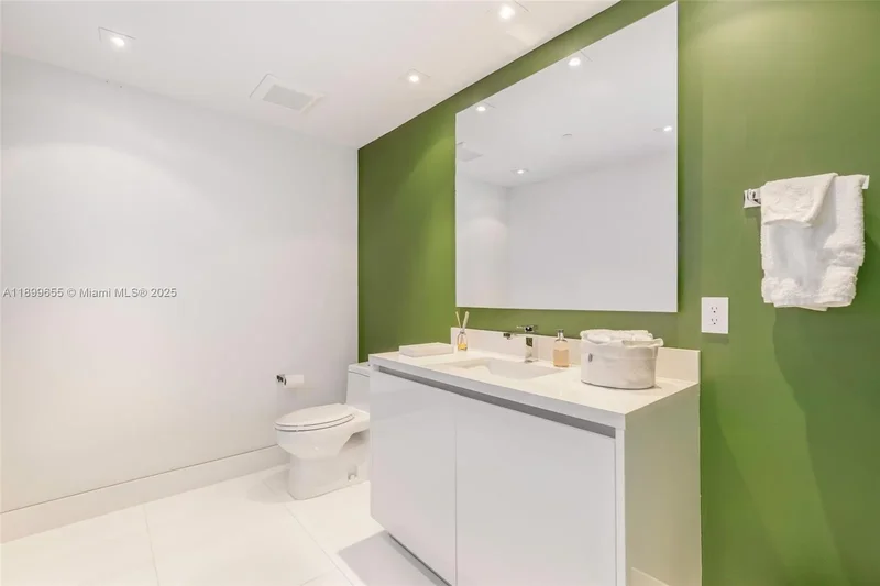 1 Collins Ave 207, Miami Beach, Florida, United States. - Photo 43
