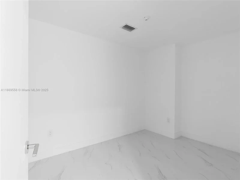 700 NE 24th St 3606, Miami, Florida, United States. - Photo 17