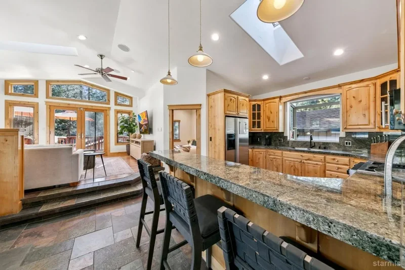 960 San Francisco Avenue, South Lake Tahoe, CA, 96150, USA, South Lake Tahoe, California, United States. - Photo 9