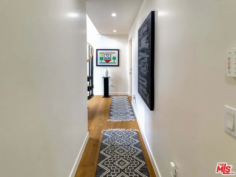 Single Family Residence in Long Beach