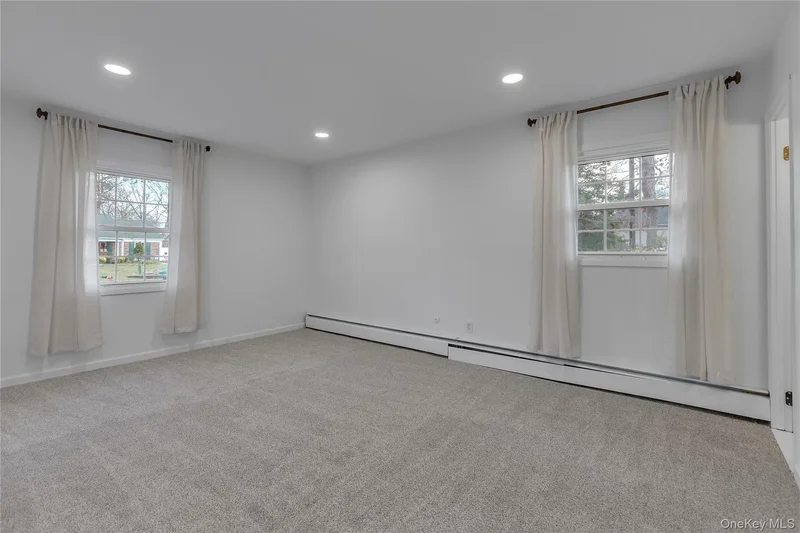 4 Hillsdale Lane, Coram, New York, United States. - Photo 19