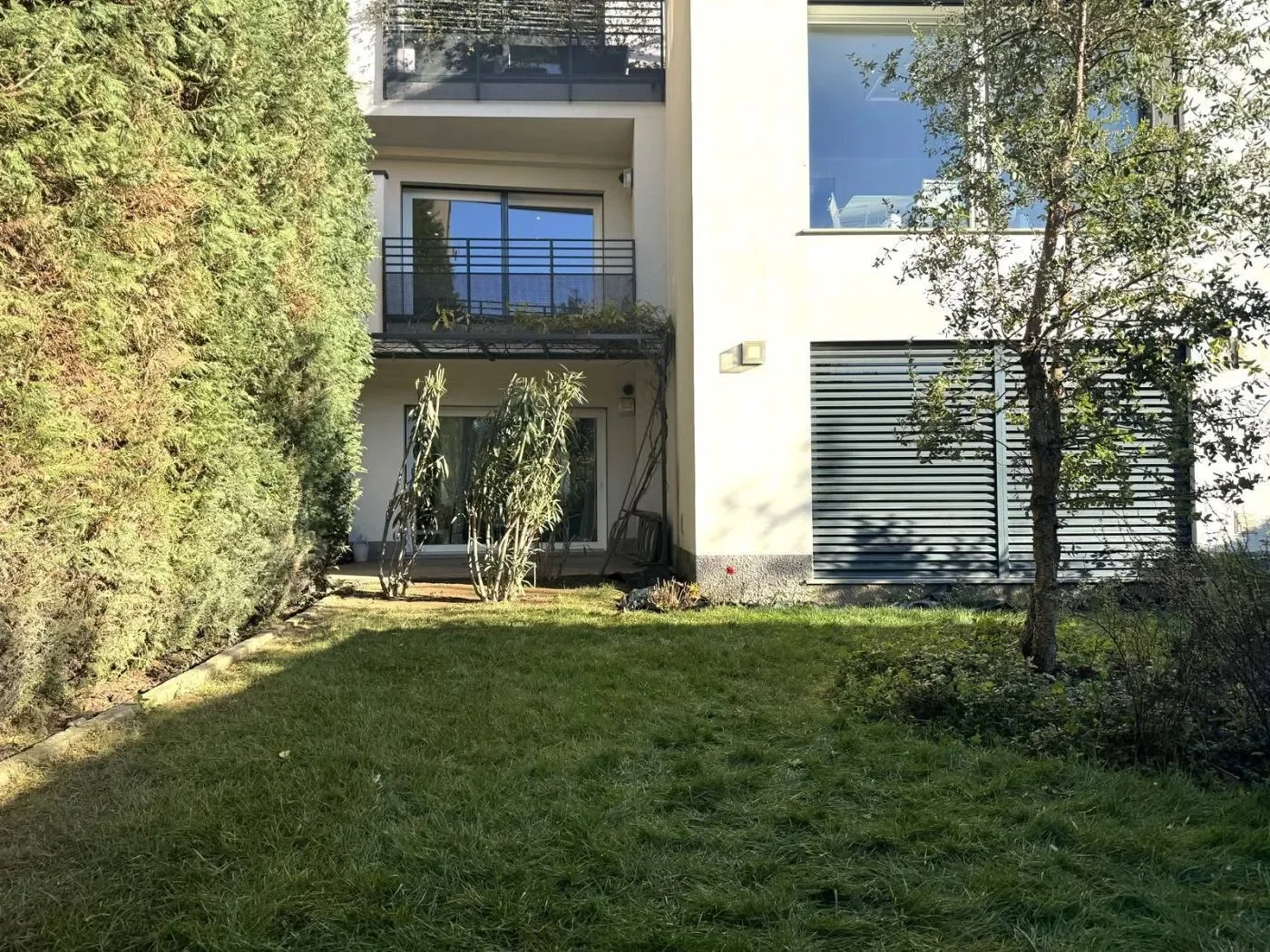 Exterior photo 2