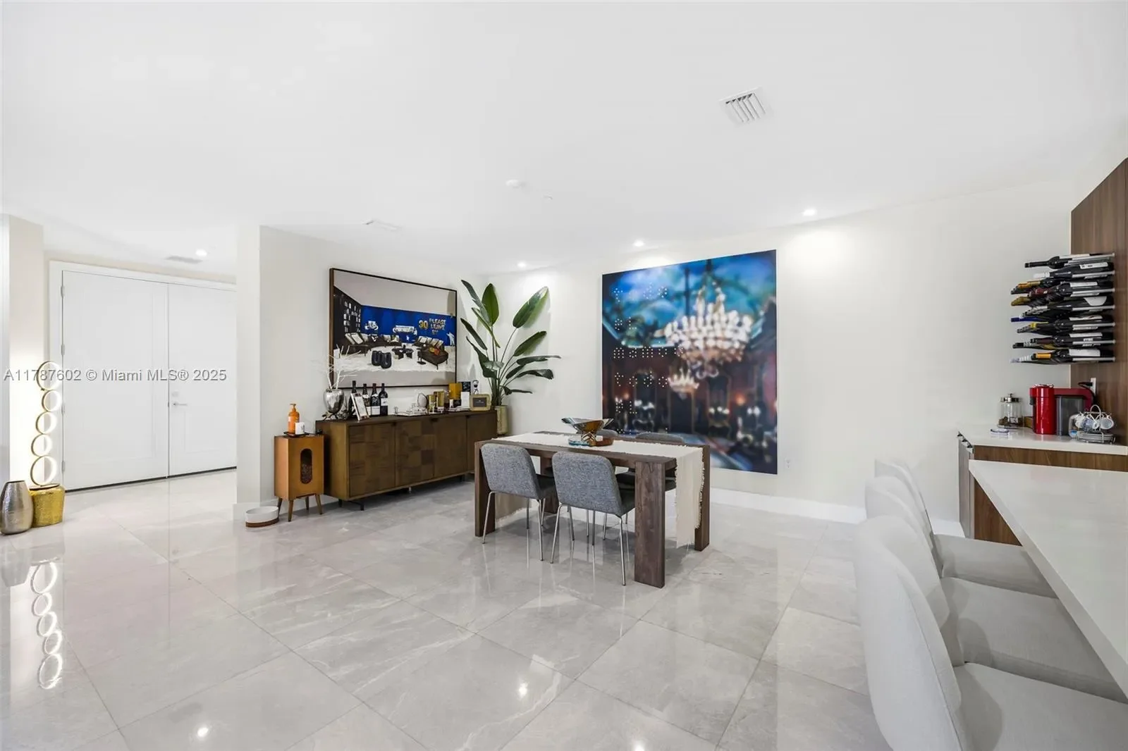 718 Valencia Ave 206, Coral Gables, Florida, United States. - Photo 11
