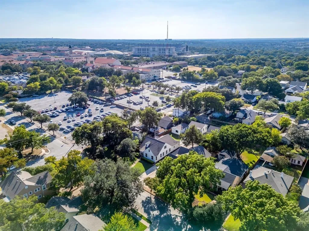 2560 Rogers Avenue, Fort Worth, Texas, United States. - Photo 36