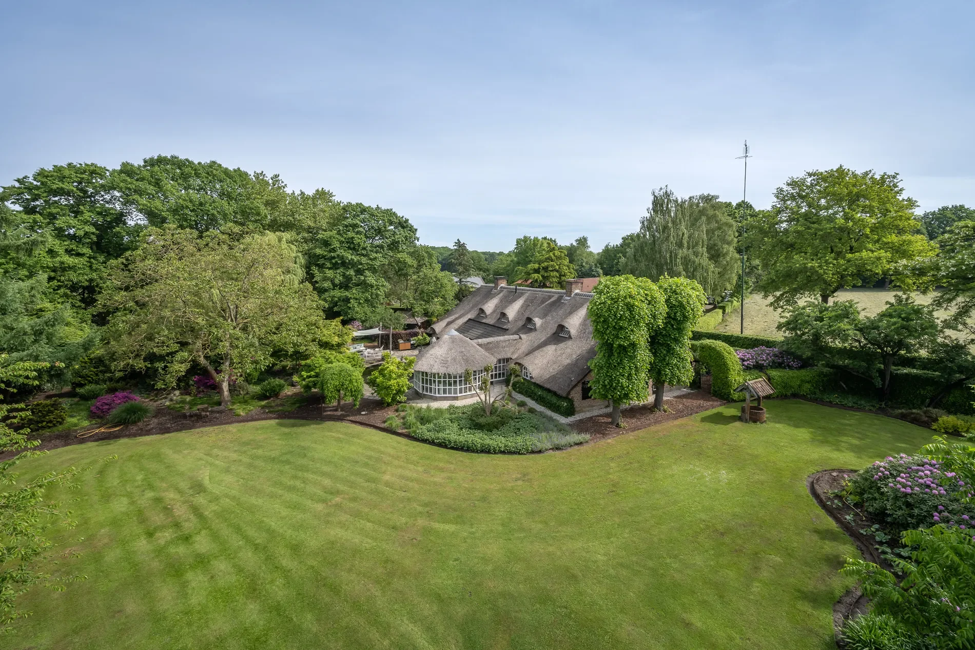 Exterior photo 8