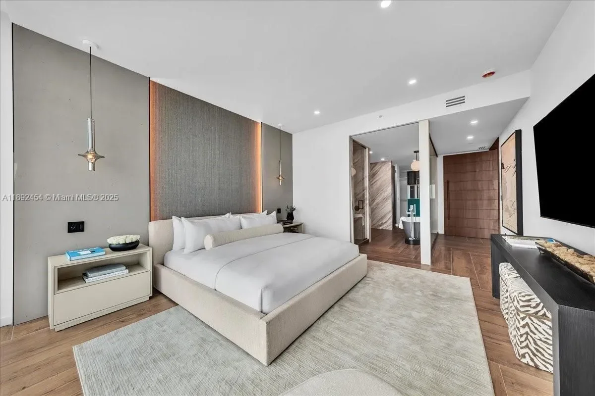888 Biscayne Blvd #PH 5704, Miami, FL 33132, Miami, Florida, United States. - Photo 13