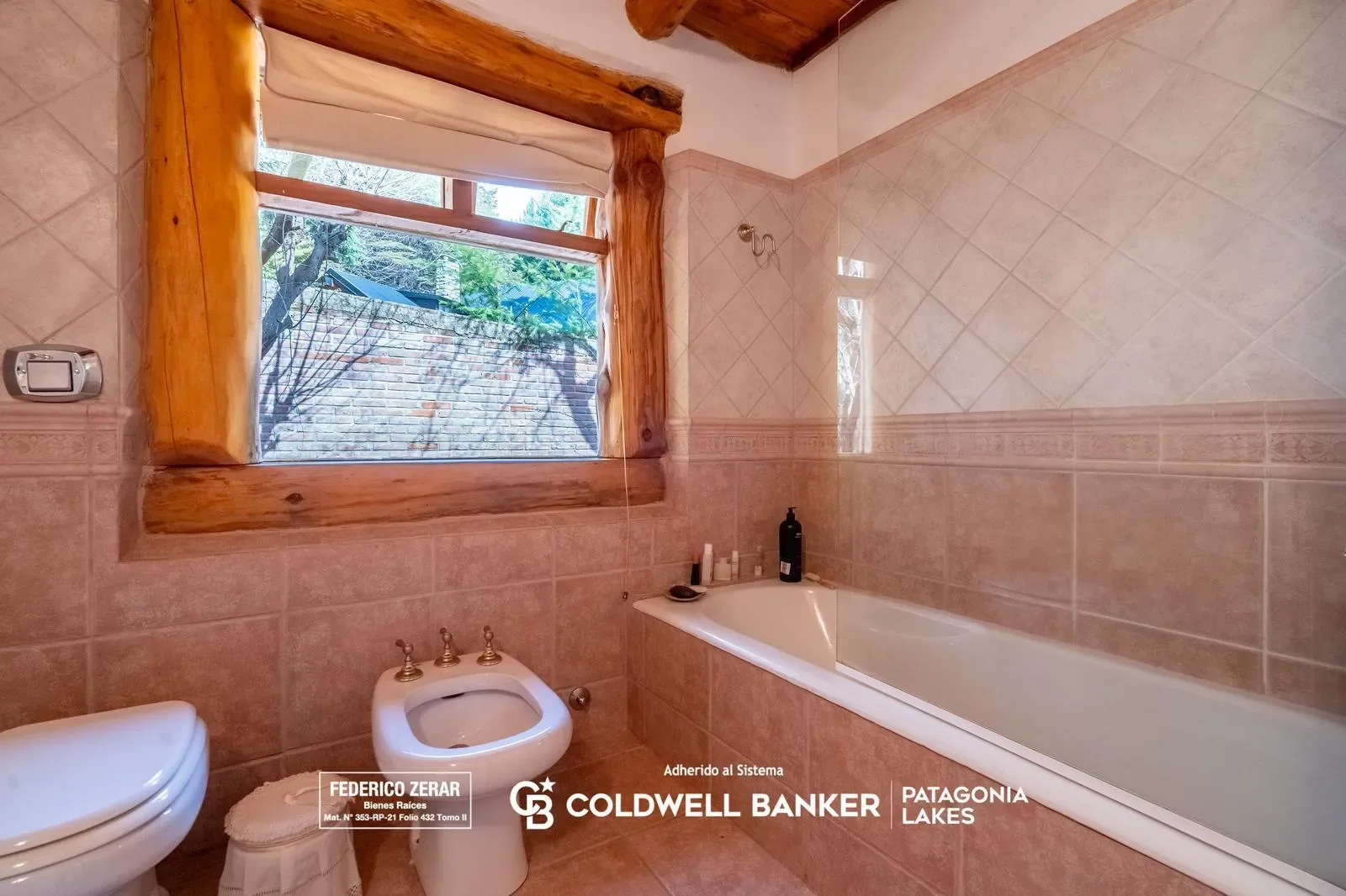 VENTA - Exclusiva casa de  5 dormitorios, 4 baños en barrio del Golf, Llao Llao, Bariloche, Bariloche, Villa Llao Llao, Río Negro, Argentina. - Photo 9