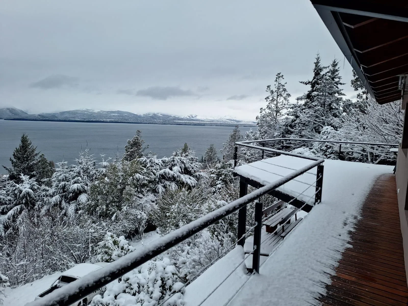 VENTA - Exclusiva casa de 8 ambientes, 5 dormitorios, 6 baños en barrio Las Vertientes, Bariloche, San Carlos de Bariloche, Río Negro, Argentina. - Photo 8