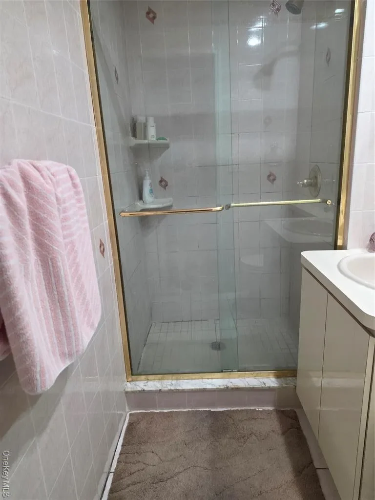 18-21 215th Street Townhouse, Bayside, NY 11360, New York, New York, United States. - Photo 4