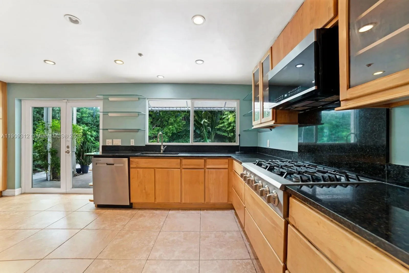 3470 N Meridian Ave, Miami Beach, Florida, United States. - Photo 11
