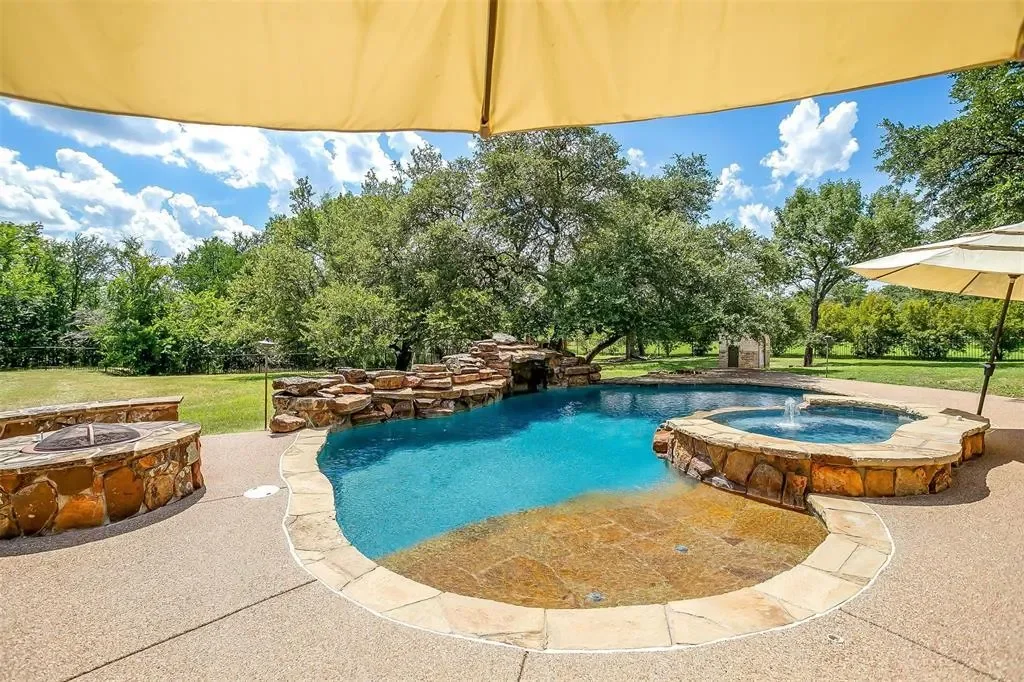 9549 Dickson Road, Fort Worth, Texas, United States. - Photo 31