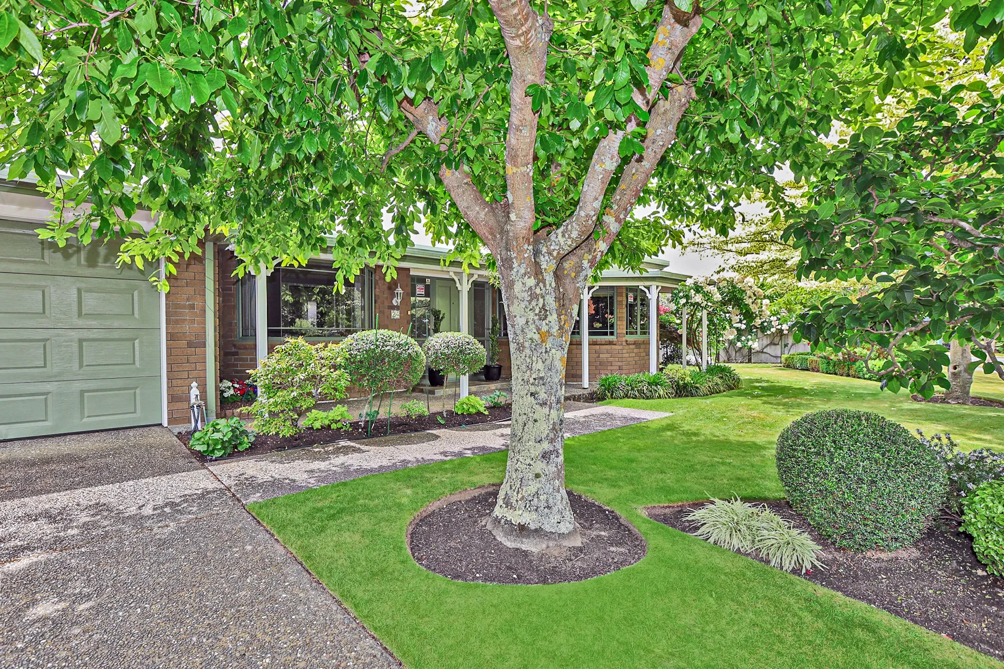 Exterior photo 2