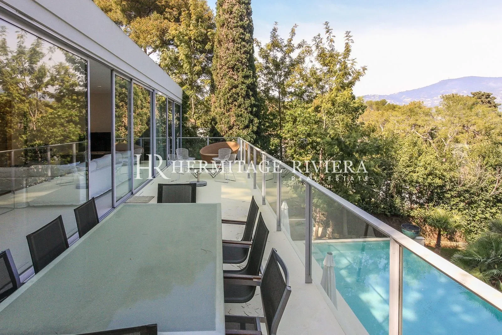 Exterior photo 4
