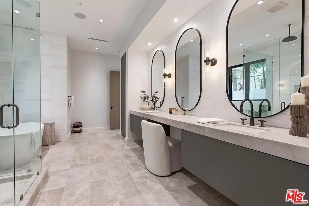 16879 Mooncrest Drive, Los Angeles, California, United States. - Photo 14