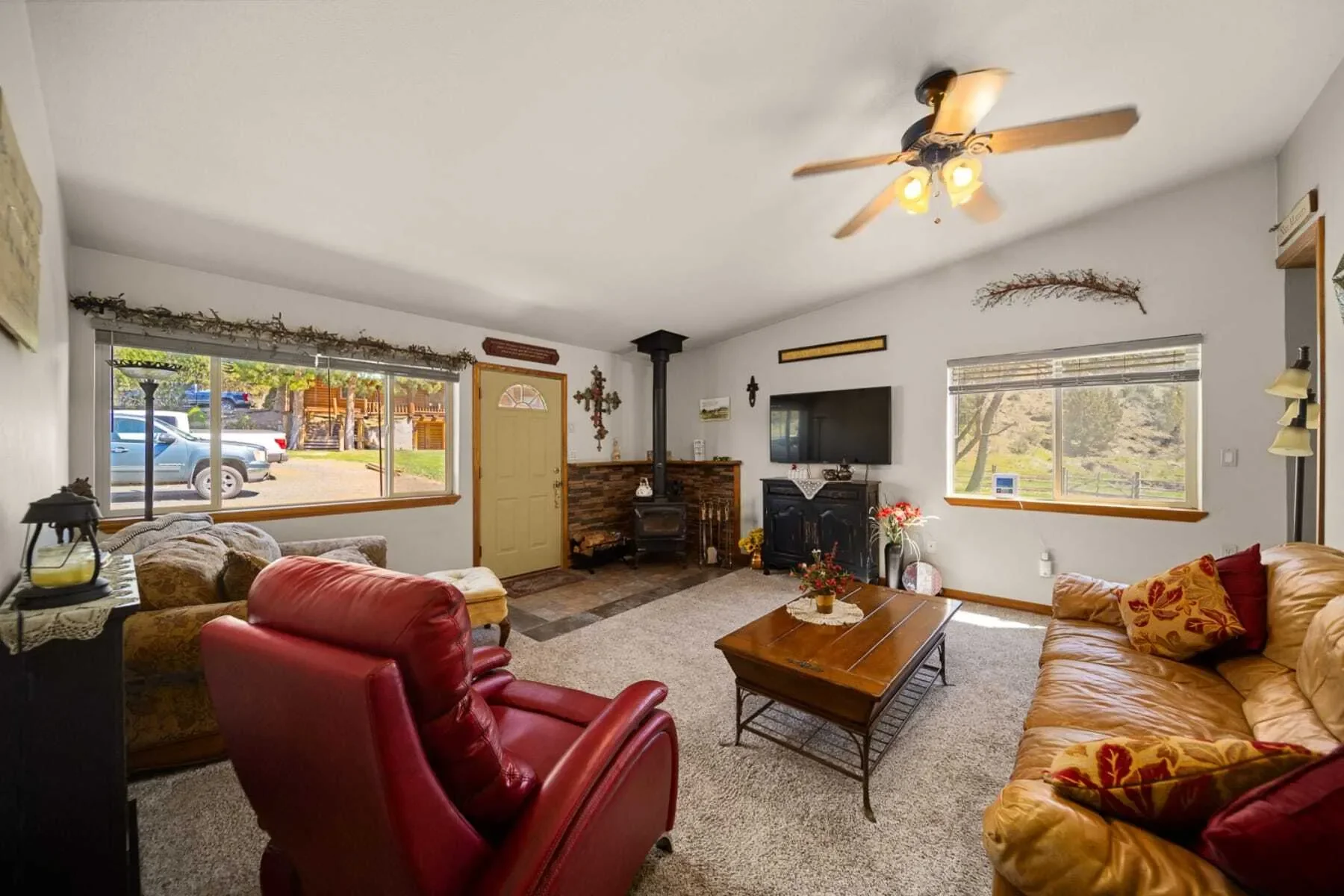 16305 N Ochoco Highway , Prineville, OR 97754, Prineville, Oregon, United States. - Photo 16